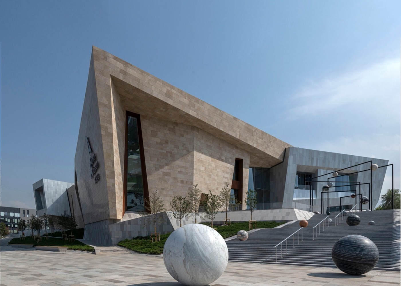 建筑日景｜Almaty Museum of Arts daytime building facade before lighting