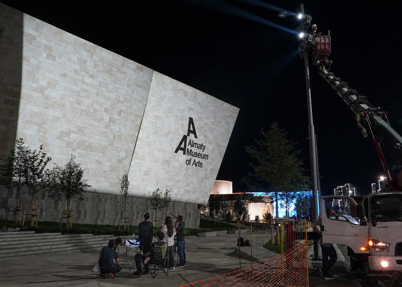 工程难点：安装精度｜Installation precision challenge for facade projection lighting