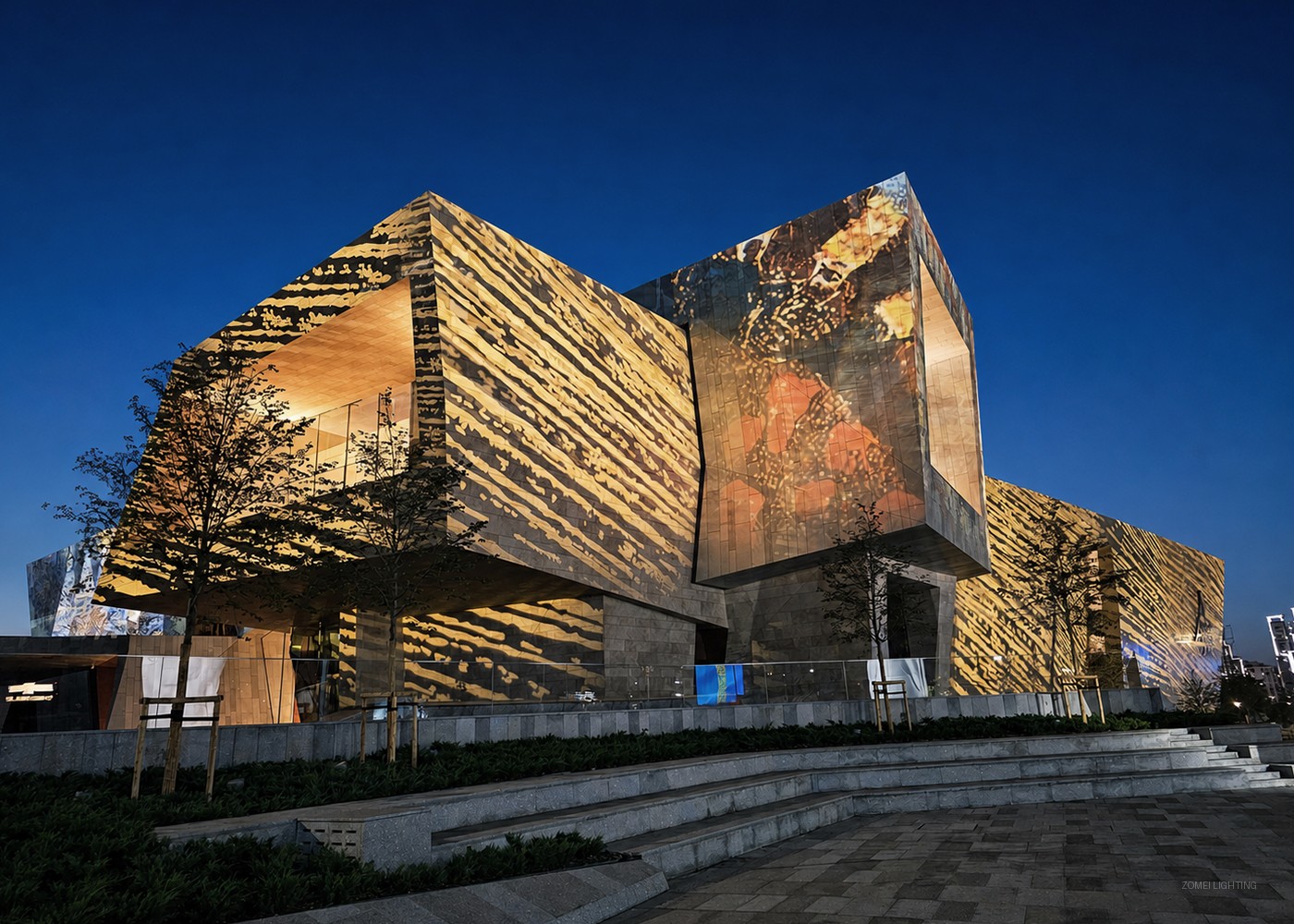 建筑斜角全景｜Angled panorama of Almaty Museum facade lighting